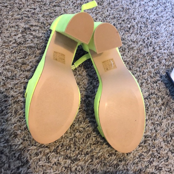 Fashionnova Neon Yellow Platform Sandal - Picture 4 of 4